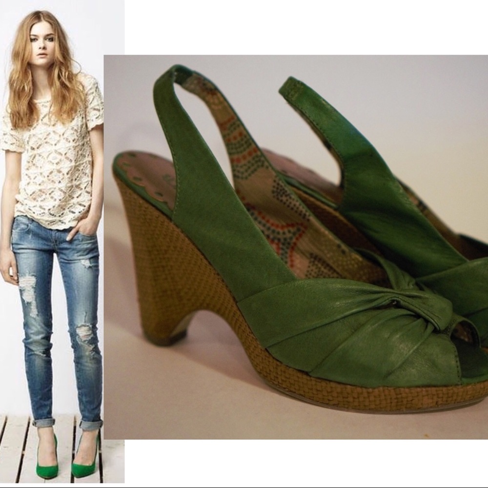 SEYCHELLES green open toe slingback heel